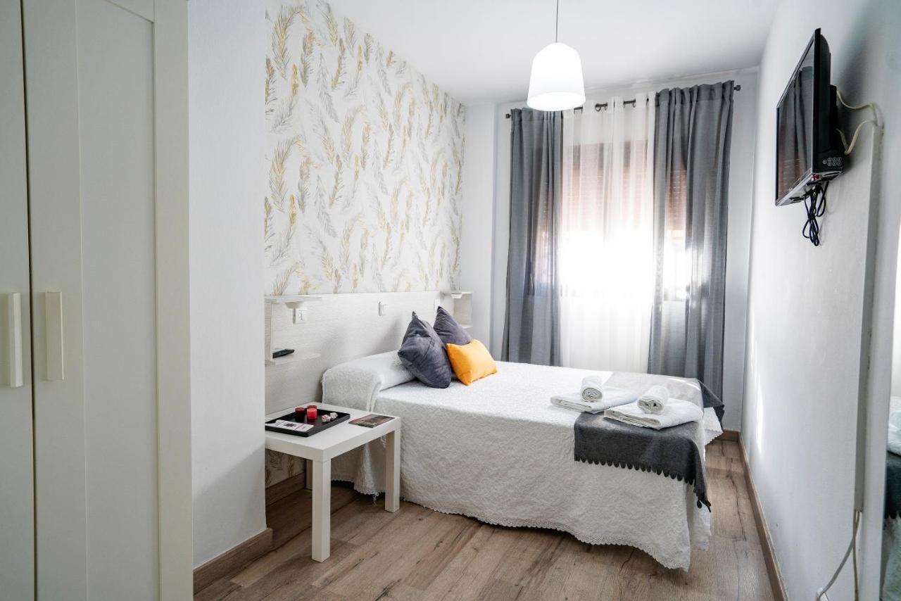 Hostal Plaza De Italia Caces Eksteriør bilde