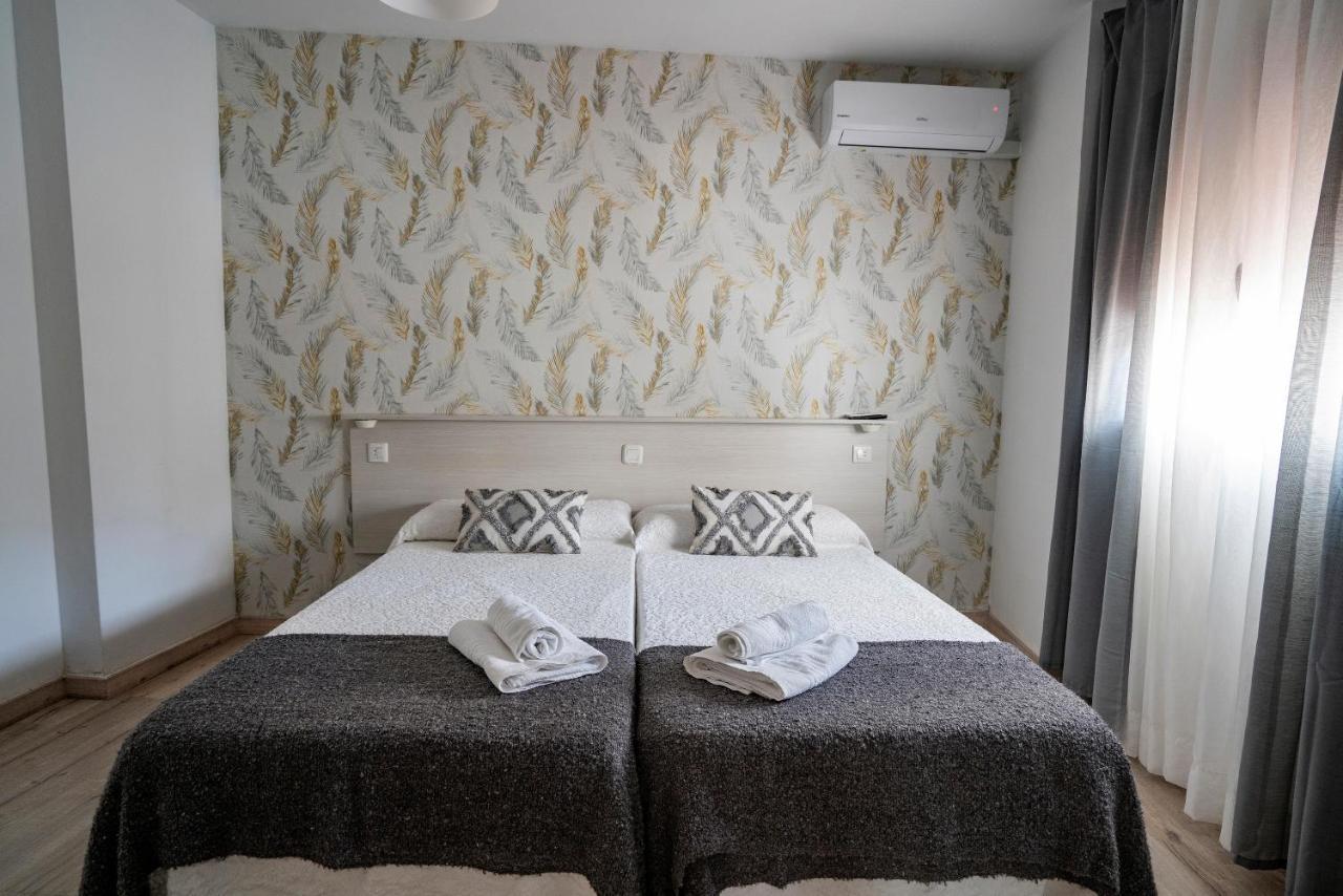 Hostal Plaza De Italia Caces Eksteriør bilde