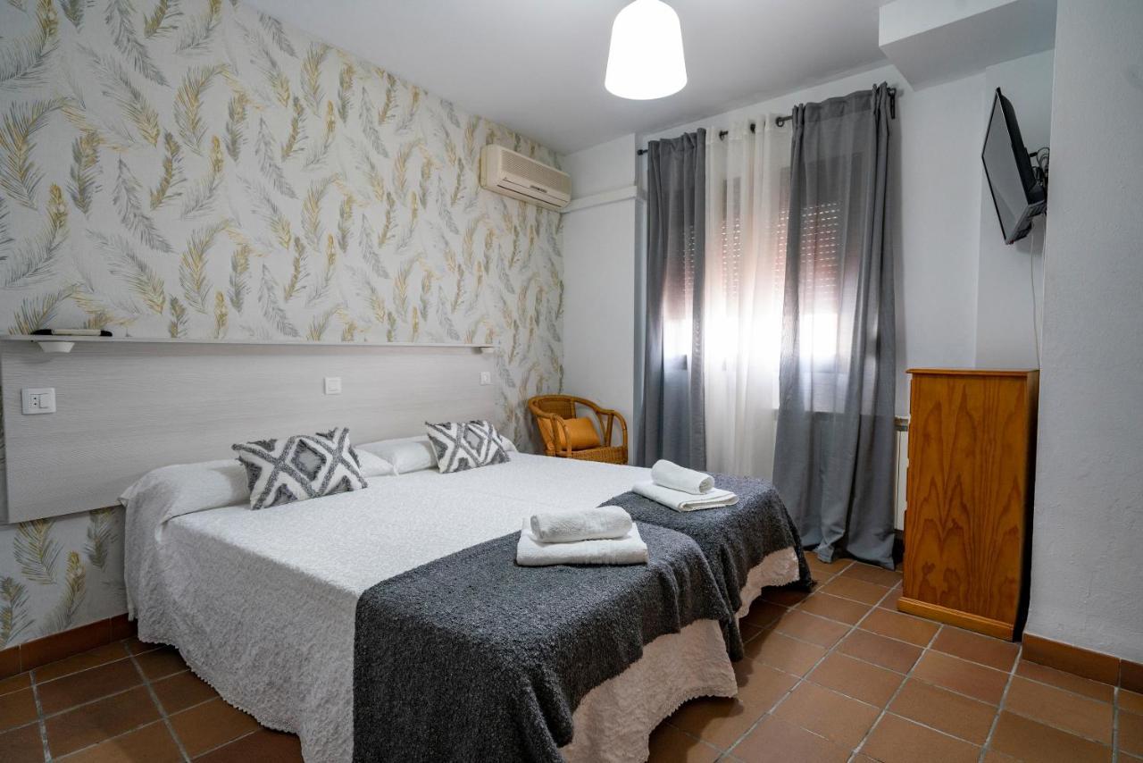 Hostal Plaza De Italia Caces Eksteriør bilde
