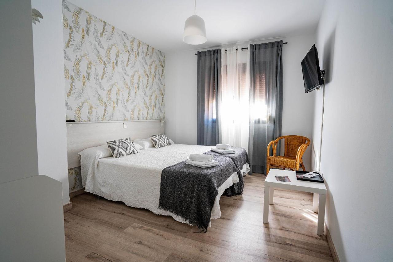 Hostal Plaza De Italia Caces Eksteriør bilde