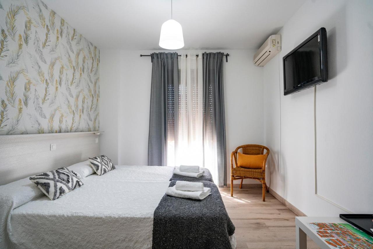 Hostal Plaza De Italia Caces Eksteriør bilde