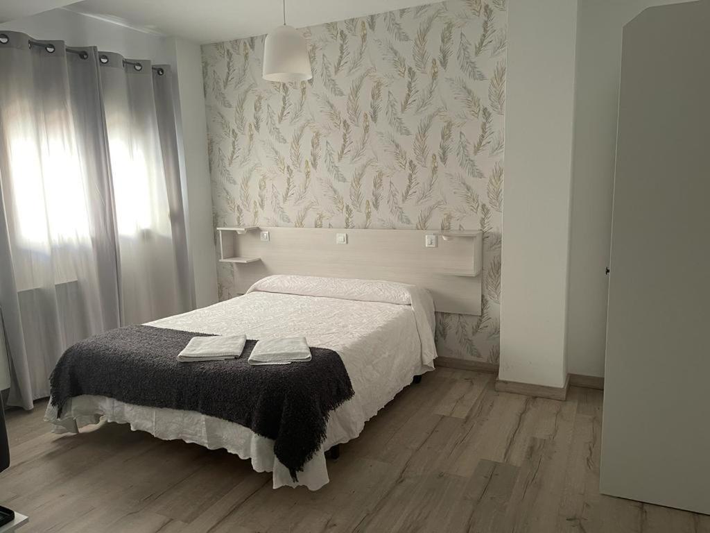 Hostal Plaza De Italia Caces Eksteriør bilde
