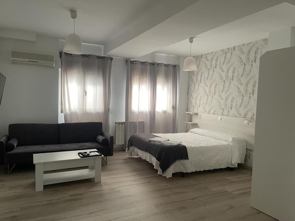 Hostal Plaza De Italia Caces Eksteriør bilde